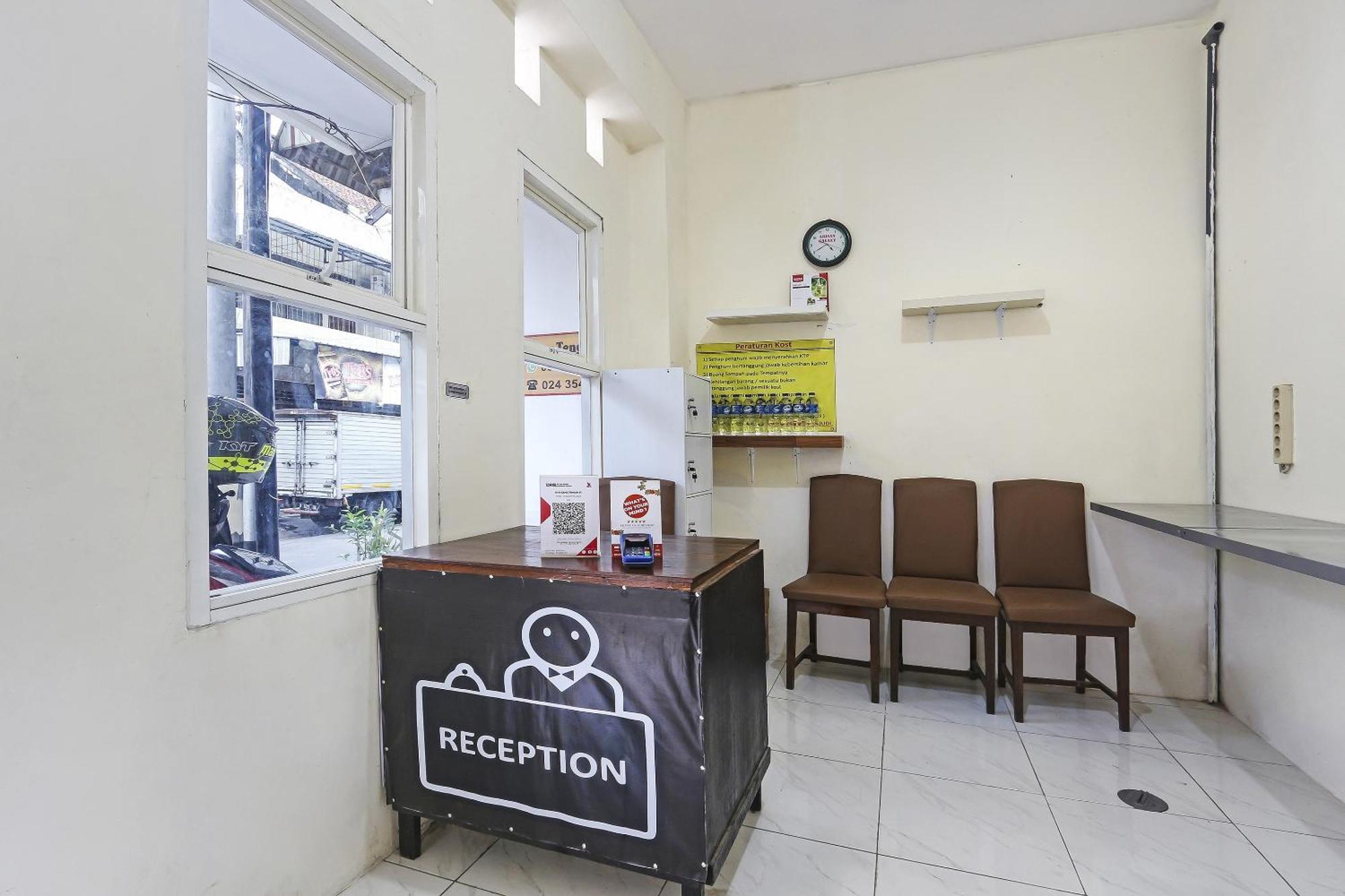 Spot On 90780 Gang Tengah Homestay Syariah Semarang Kültér fotó