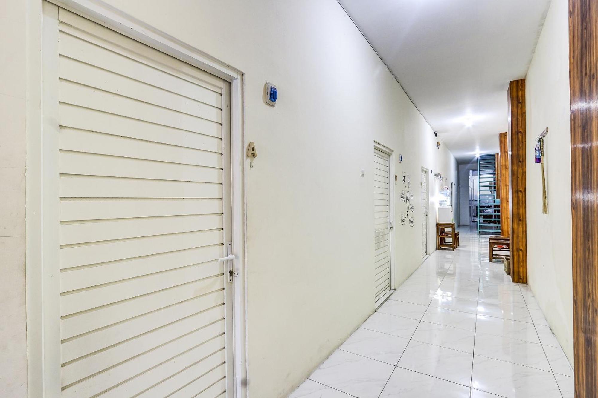 Spot On 90780 Gang Tengah Homestay Syariah Semarang Kültér fotó